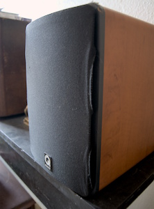 Une enceinte imitation bois